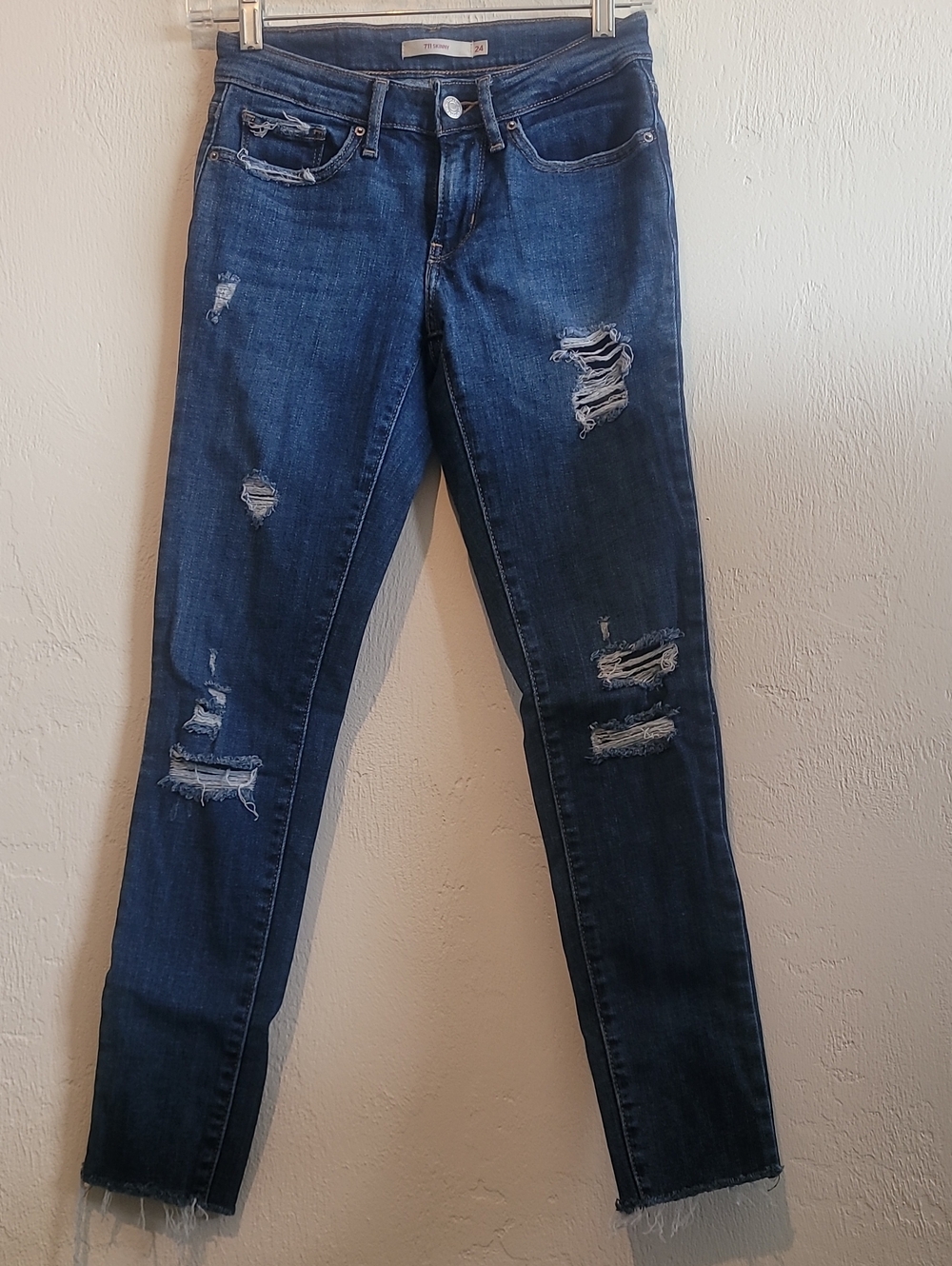 Levi's Women’s Dark Blue Distressed Skinny Jeans 711
